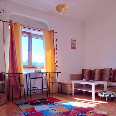 Super Central - Lovely One-Bedroom Apartment On Victoriei Avenue Bucarest Extérieur photo