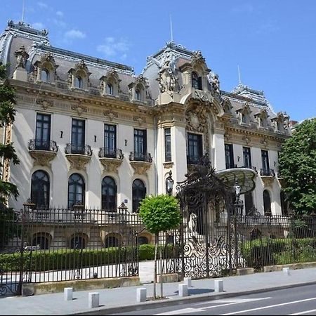 Super Central - Lovely One-Bedroom Apartment On Victoriei Avenue Bucarest Extérieur photo
