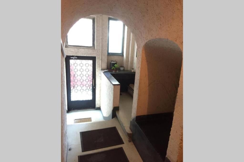 Super Central - Lovely One-Bedroom Apartment On Victoriei Avenue Bucarest Extérieur photo