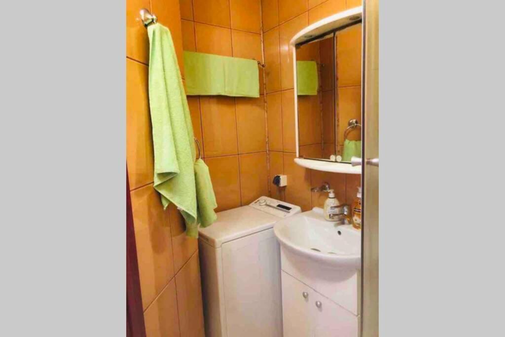 Super Central - Lovely One-Bedroom Apartment On Victoriei Avenue Bucarest Extérieur photo